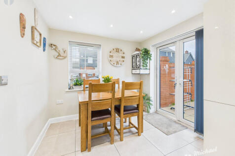 CAM03852G0-PR0482-STILL003