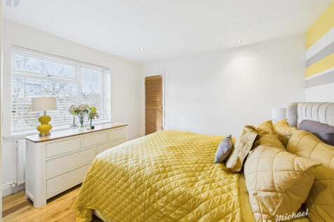 CAM03852G0-PR0474-STILL002