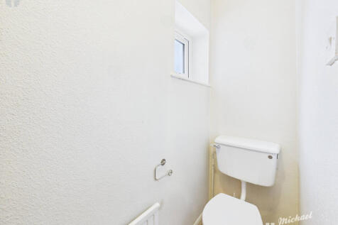 CAM03852G0-PR0480-STILL006