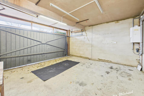 CAM03852G0-PR0480-STILL003