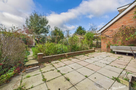 CAM03852G0-PR0480-STILL019