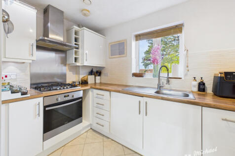 CAM03852G0-PR0488-STILL007