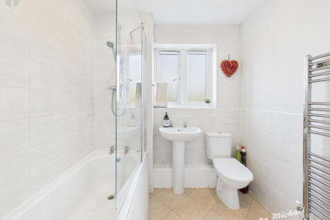 CAM03852G0-PR0488-STILL004