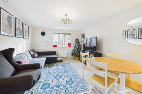 CAM03852G0-PR0488-STILL009