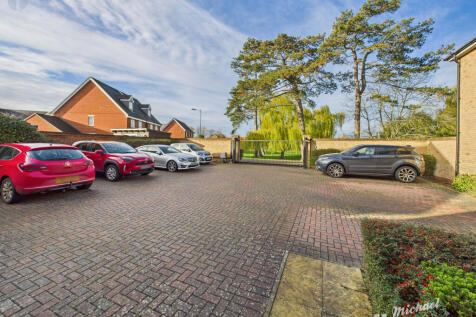 CAM03852G0-PR0488-STILL012