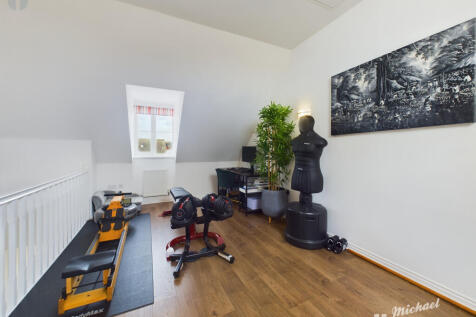 CAM03852G0-PR0112-STILL015