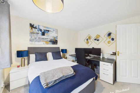 CAM03218G0-PR0853-STILL022-thumbnail-h750-70