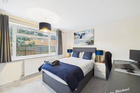 CAM03218G0-PR0853-STILL021-thumbnail-h750-70