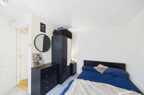 CAM03218G0-PR0853-STILL018-thumbnail-h750-70