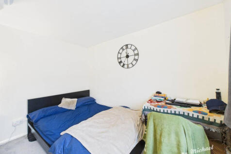 CAM03218G0-PR0853-STILL019-thumbnail-h750-70