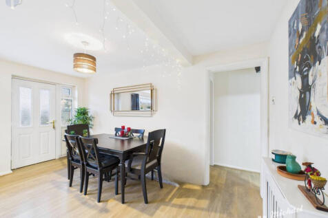 CAM03218G0-PR0853-STILL009-thumbnail-h750-70