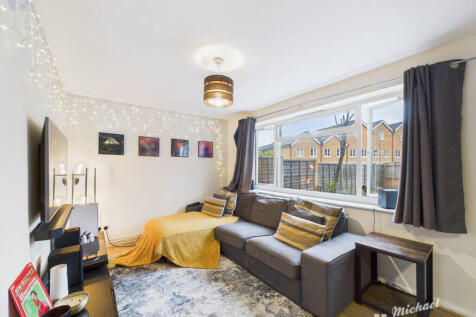 CAM03218G0-PR0853-STILL012-thumbnail-h750-70