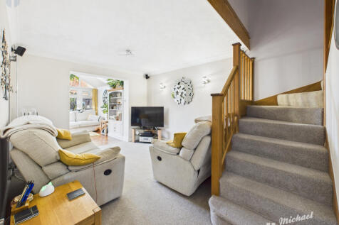 CAM03852G0-PR0518-STILL008