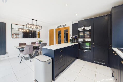 CAM03852G0-PR0544-STILL012