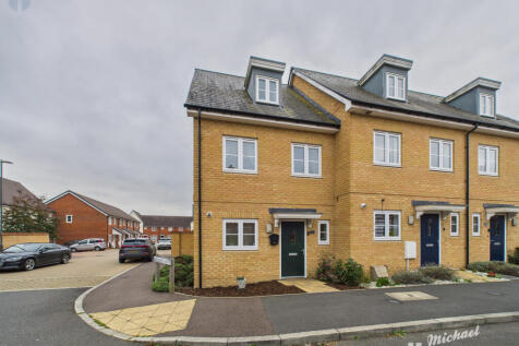 CAM03218G0-PR0793-STILL019