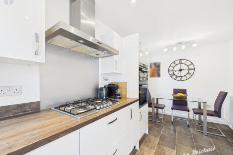 CAM03218G0-PR0793-STILL010