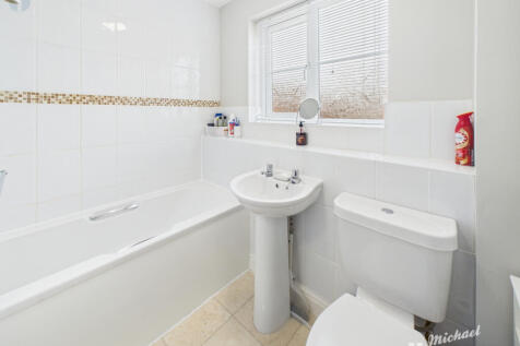 CAM03218G0-PR0792-STILL005