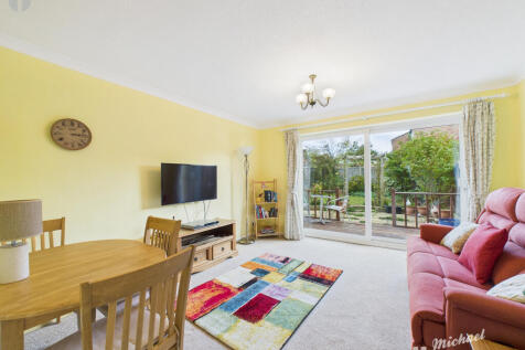 CAM03218G0-PR0812-STILL014