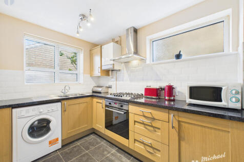 CAM03218G0-PR0812-STILL007