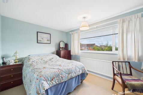 CAM03218G0-PR0812-STILL001