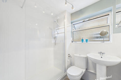 CAM03218G0-PR0812-STILL003