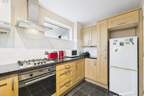 CAM03218G0-PR0812-STILL008