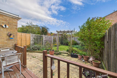 CAM03218G0-PR0812-STILL009