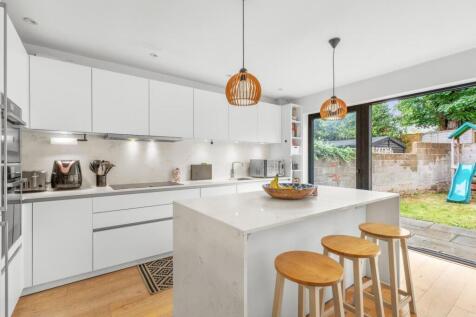 Feature Island with Breakfast Bar
