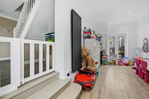 Play Room/Dining Room