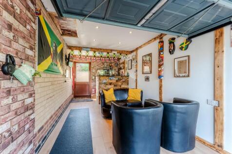 Garage/Bar