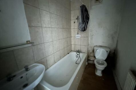 FLAT 1