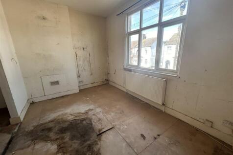 FLAT 3