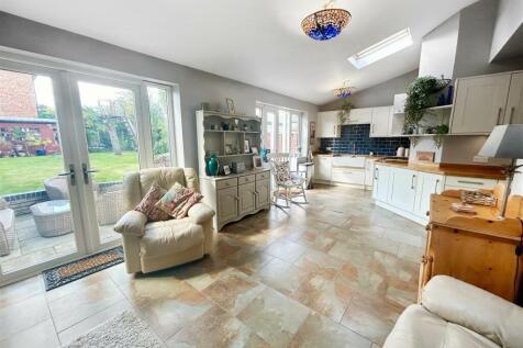 Kitchen/family room