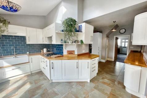 Kitchen/family room