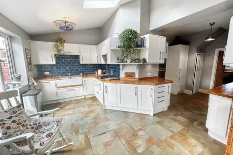 Kitchen/family room