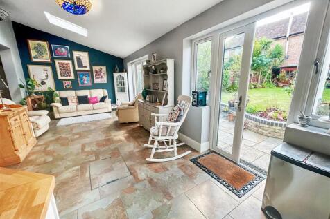Kitchen/family room