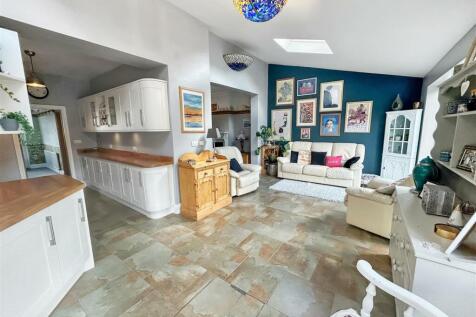 Kitchen/family room