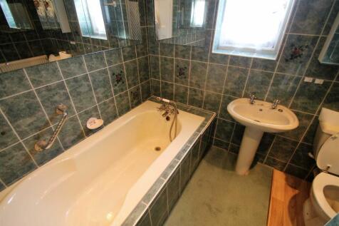 BATHROOM/WC