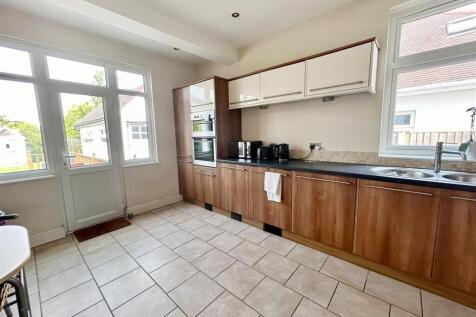 Kitchen breakfast room