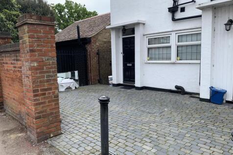 flat 3 parking space.jpg