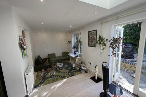 Dining/Play Area