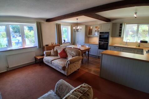 Living Room/Kitch...