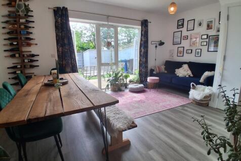 Dining Area/Livin...