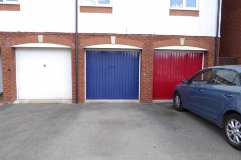 Garage To The Left En Bloc