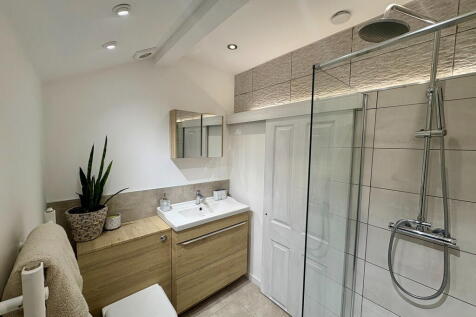 Downstairs Shower...
