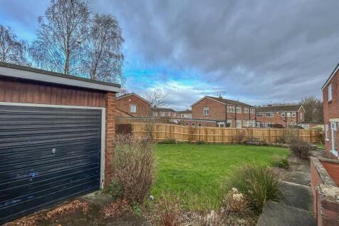Side Garden /Garage