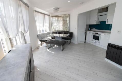 Lounge/Dining Area/Kitchen
