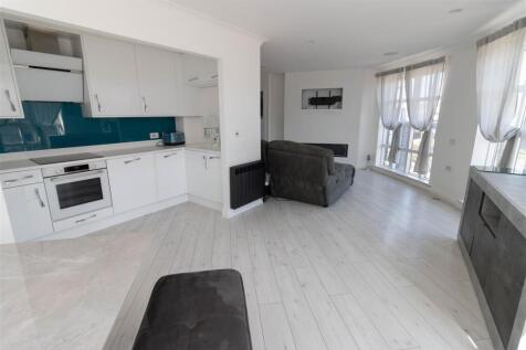 Lounge/Dining Area/Kitchen