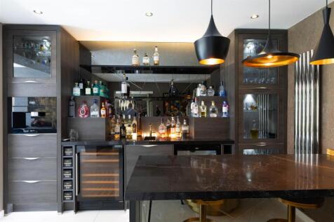 Bar/Lounge Area