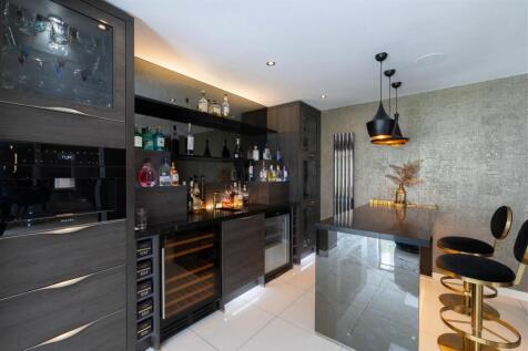 Bar/Lounge Area